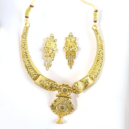 Royal Curved Choker Necklace Set – Elegant Traditional Design for Festive & Bridal Wear