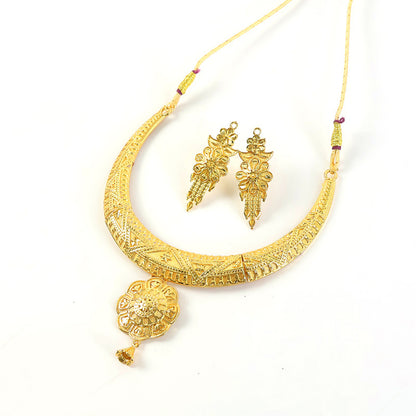 Exclusive Crescent-Style Gold-Plated Necklace Set with Traditional Engraved Detailing