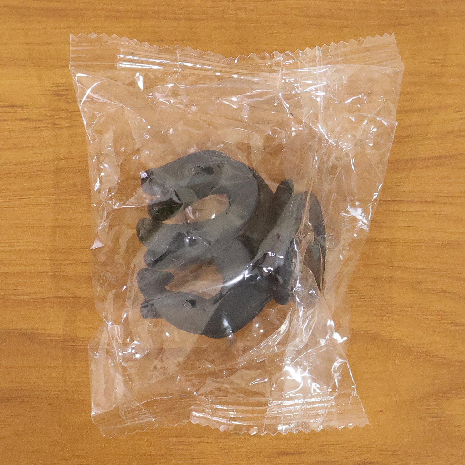Versatile matte hair claw clip for everyday use