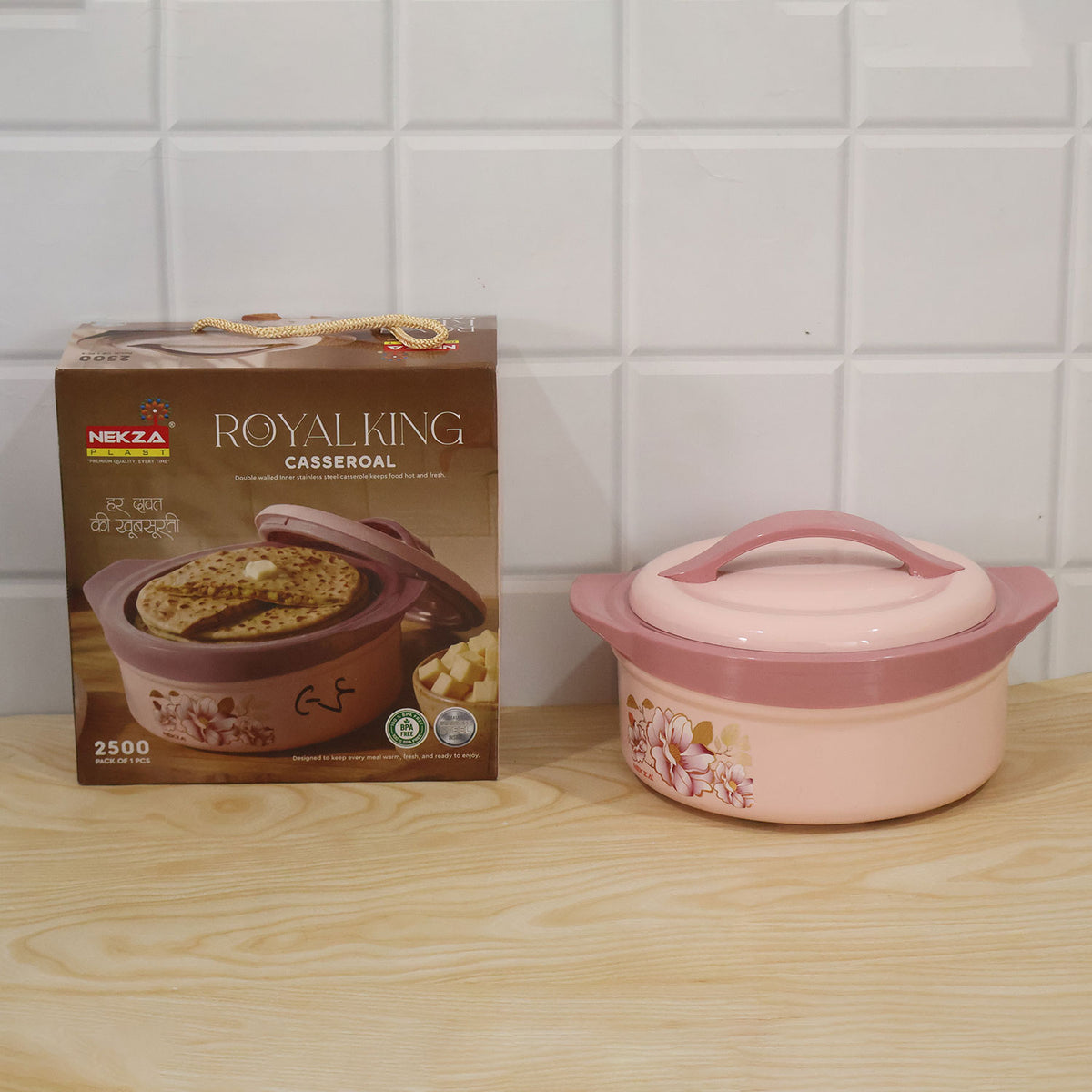Overview of casserole box for food.