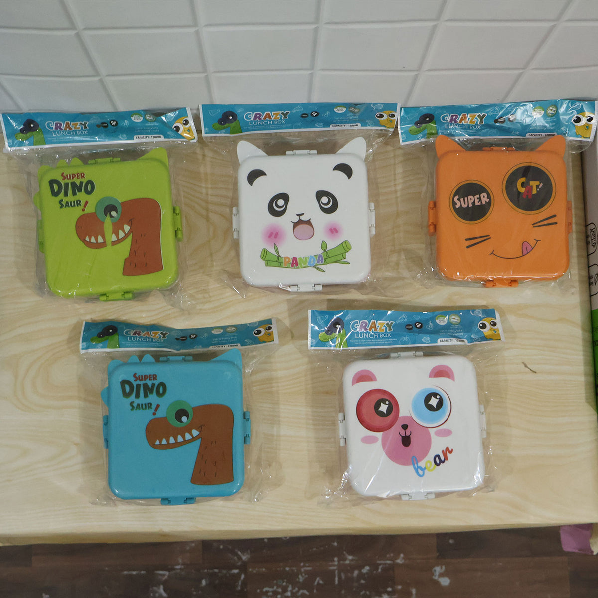 Overview of panda design kids lunch box.