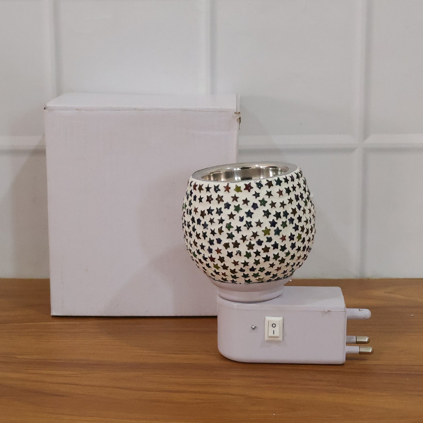 Star pattern night lamp creating calming wall light patterns