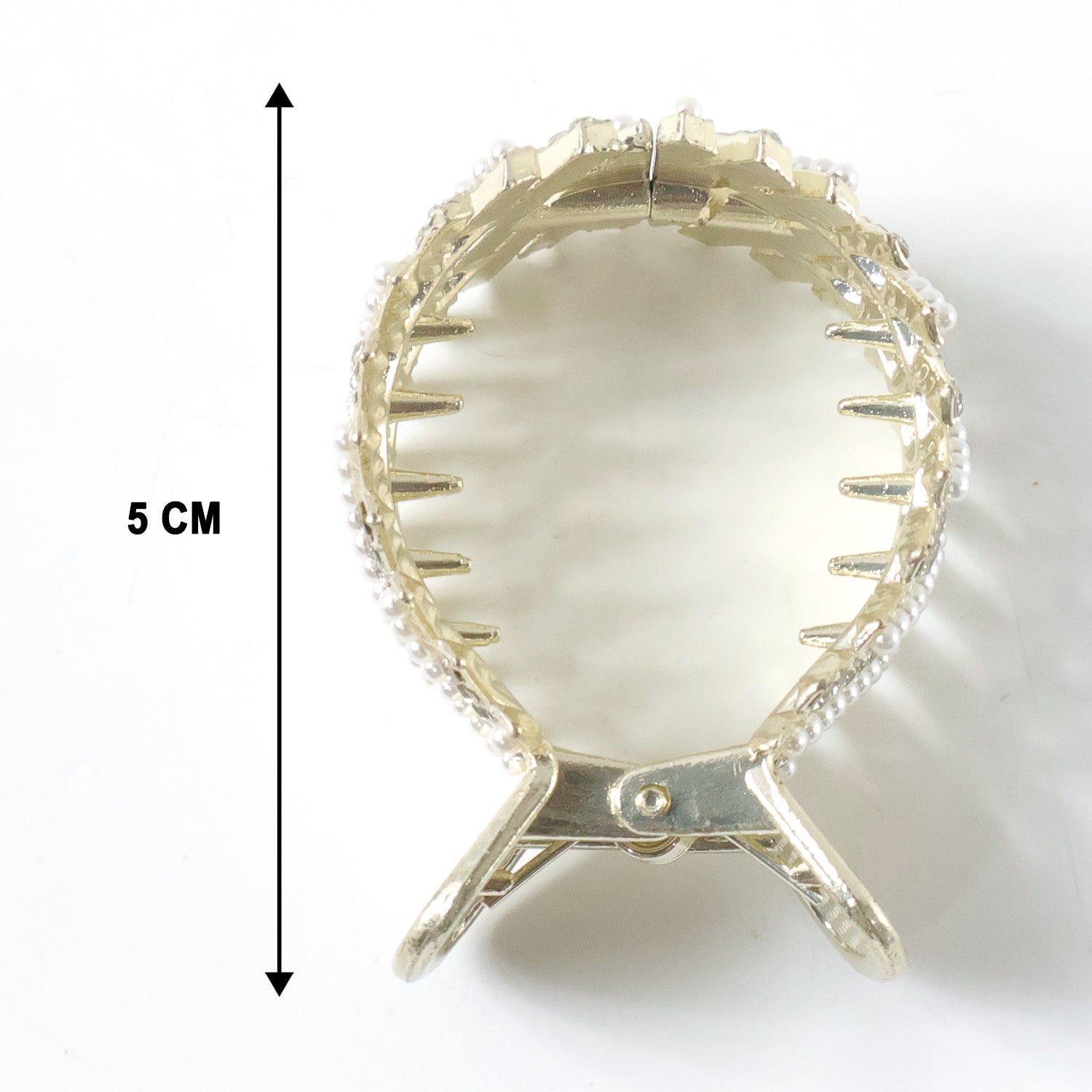 Stylish pearl hair claw clip accessory