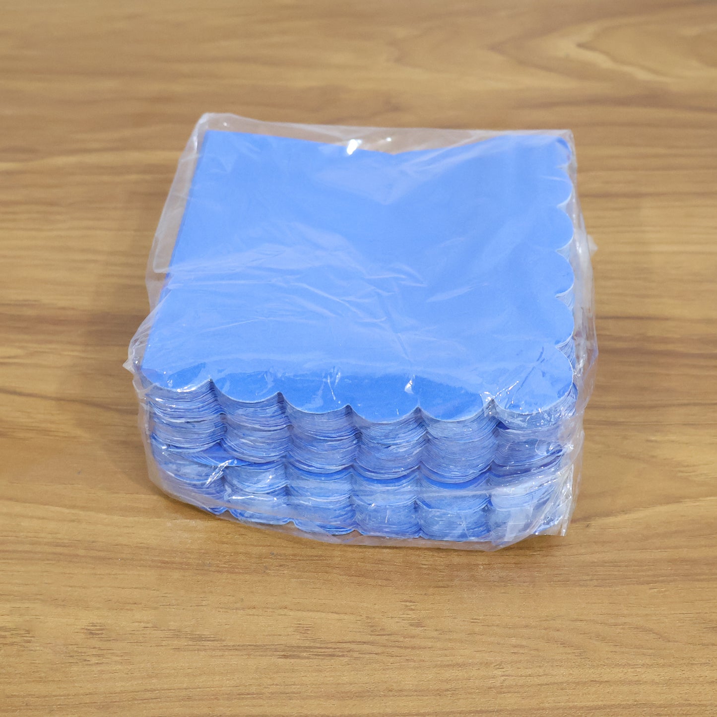 Royal Scalloped Disposable Paper Napkins (23 x 23 Cm / Approx 120 Pc)