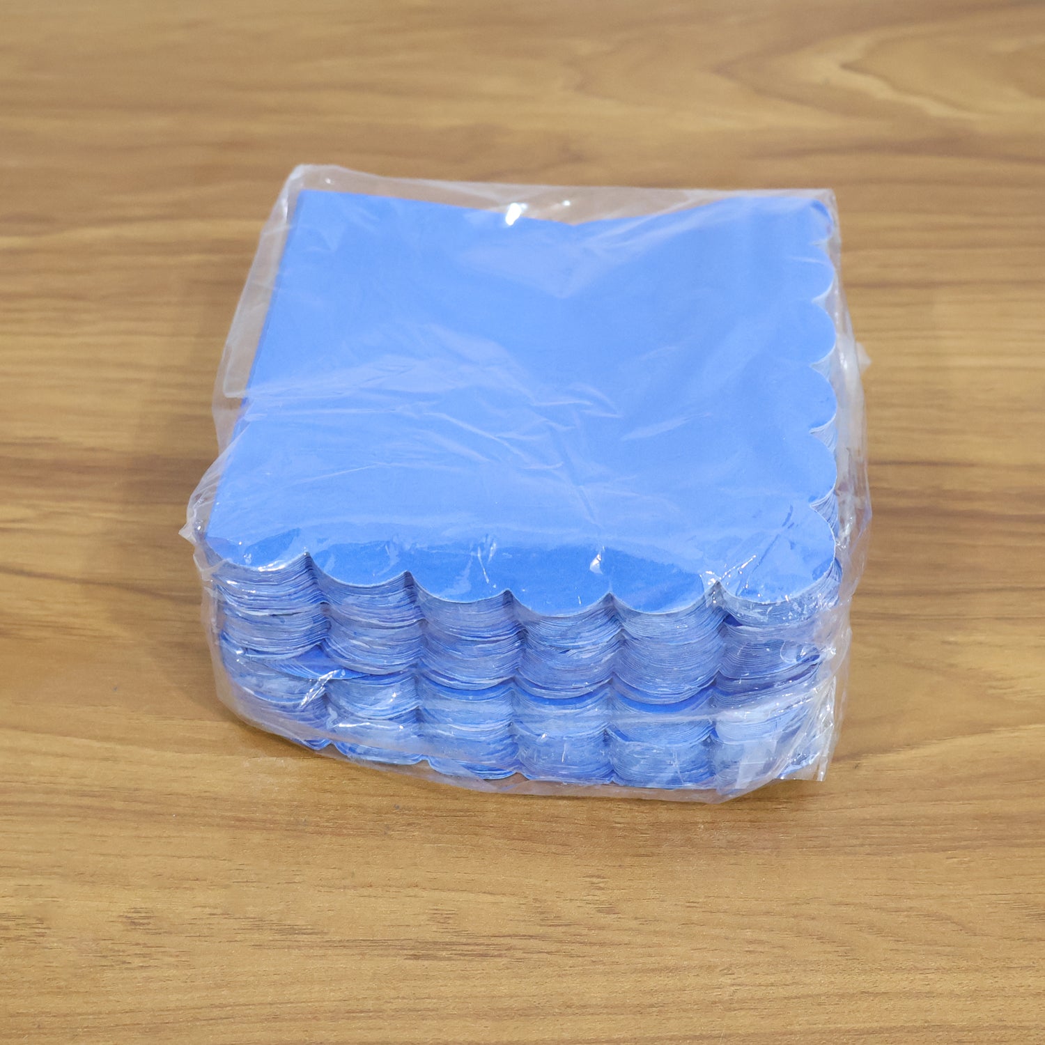 Royal Scalloped Disposable Paper Napkins (23 x 23 Cm / Approx 120 Pc)