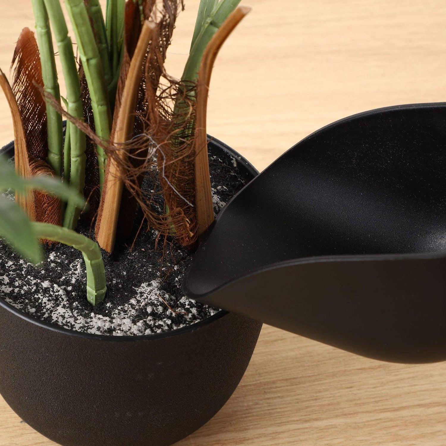 Garden soil mover trowel