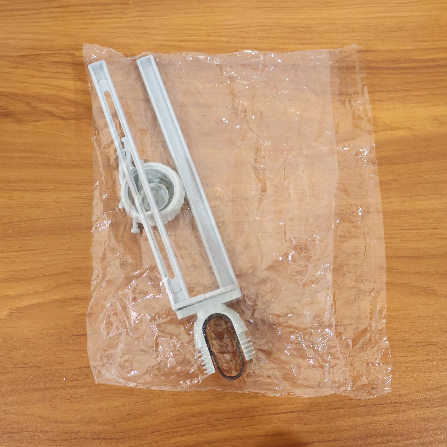 Multipurpose organizer hanging from faucet