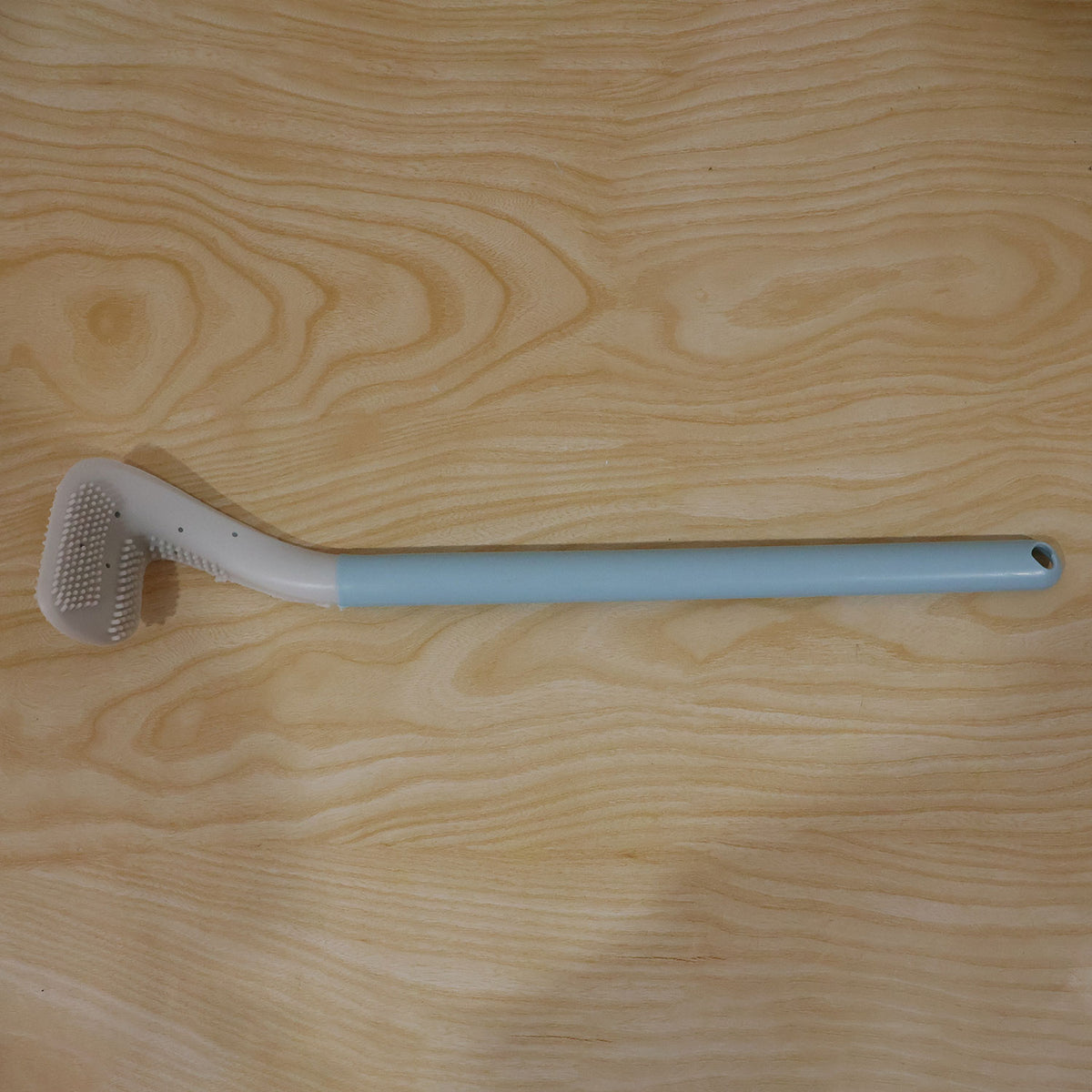 Features of golf shape toilet cleaner brush.