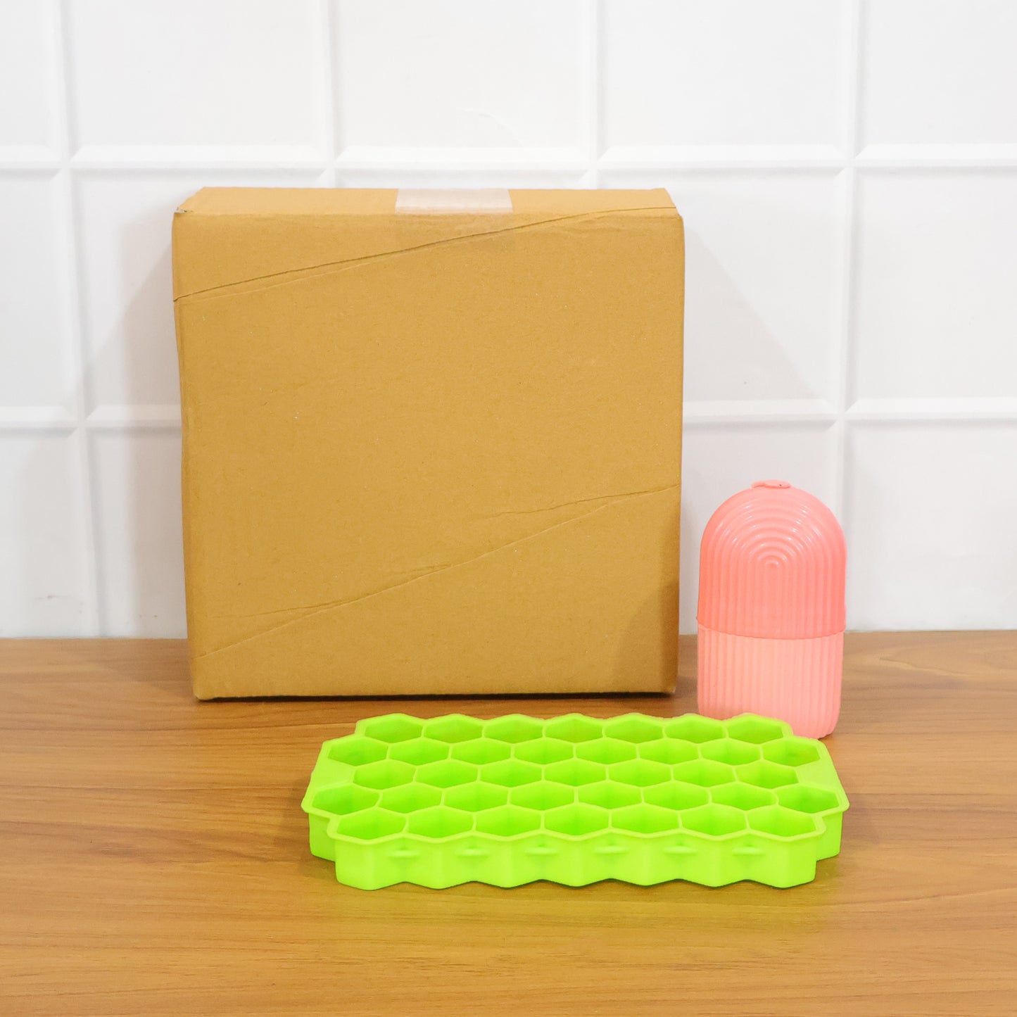 Face Icer Roller and Honeycomb Ice Tray set