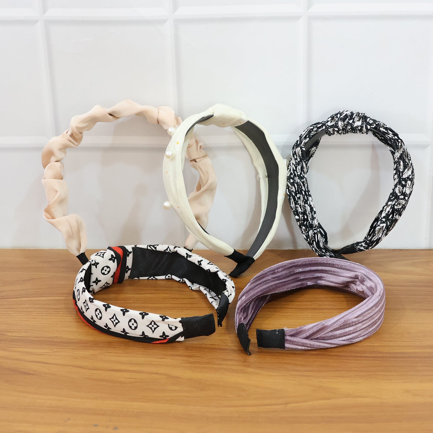 Women’s Ribbed Texture Knot Design Hairband (1 Pc / Mix Design)