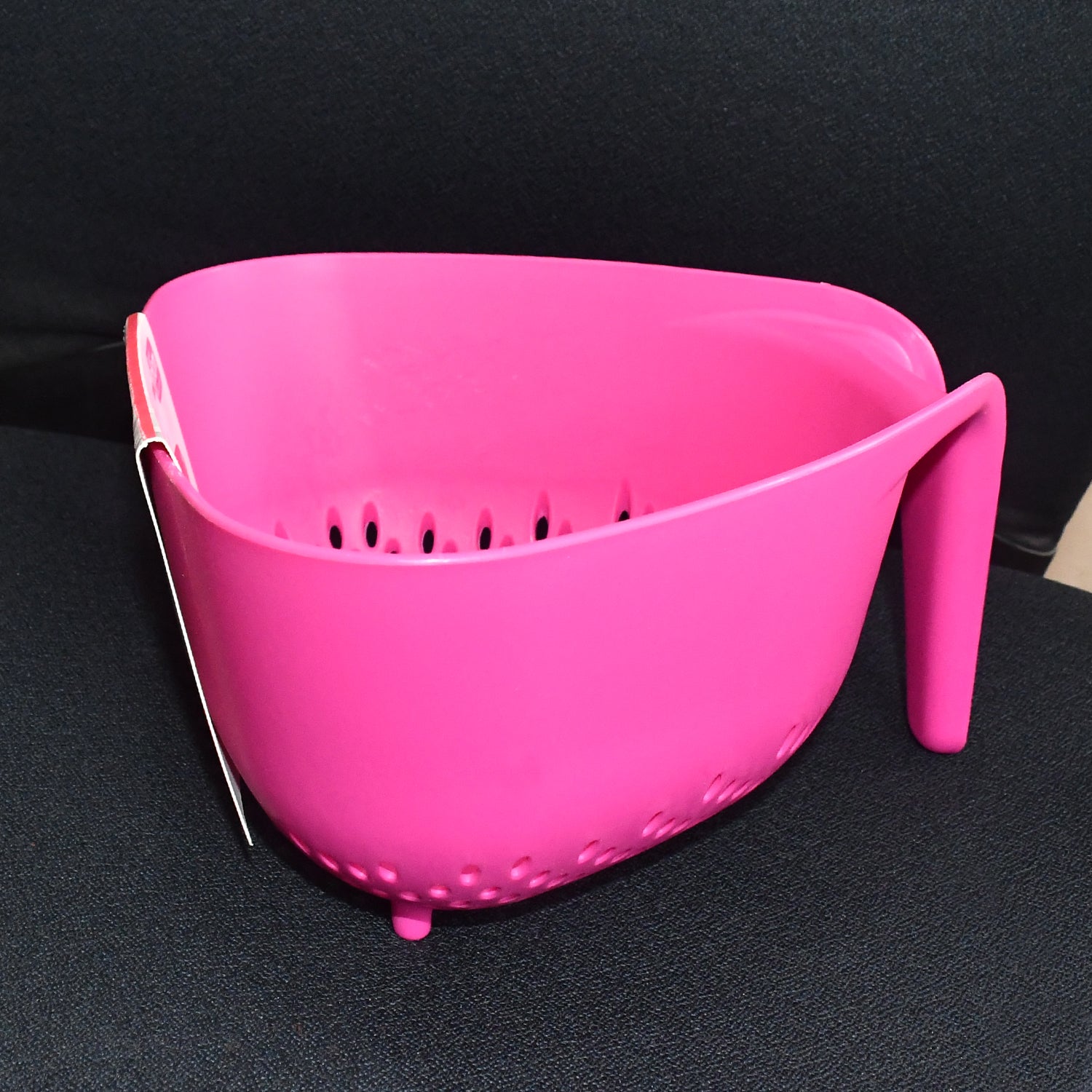 Supermom Plastic Premium Multipurpose Triangular Kitchen Colander (1 Pc)