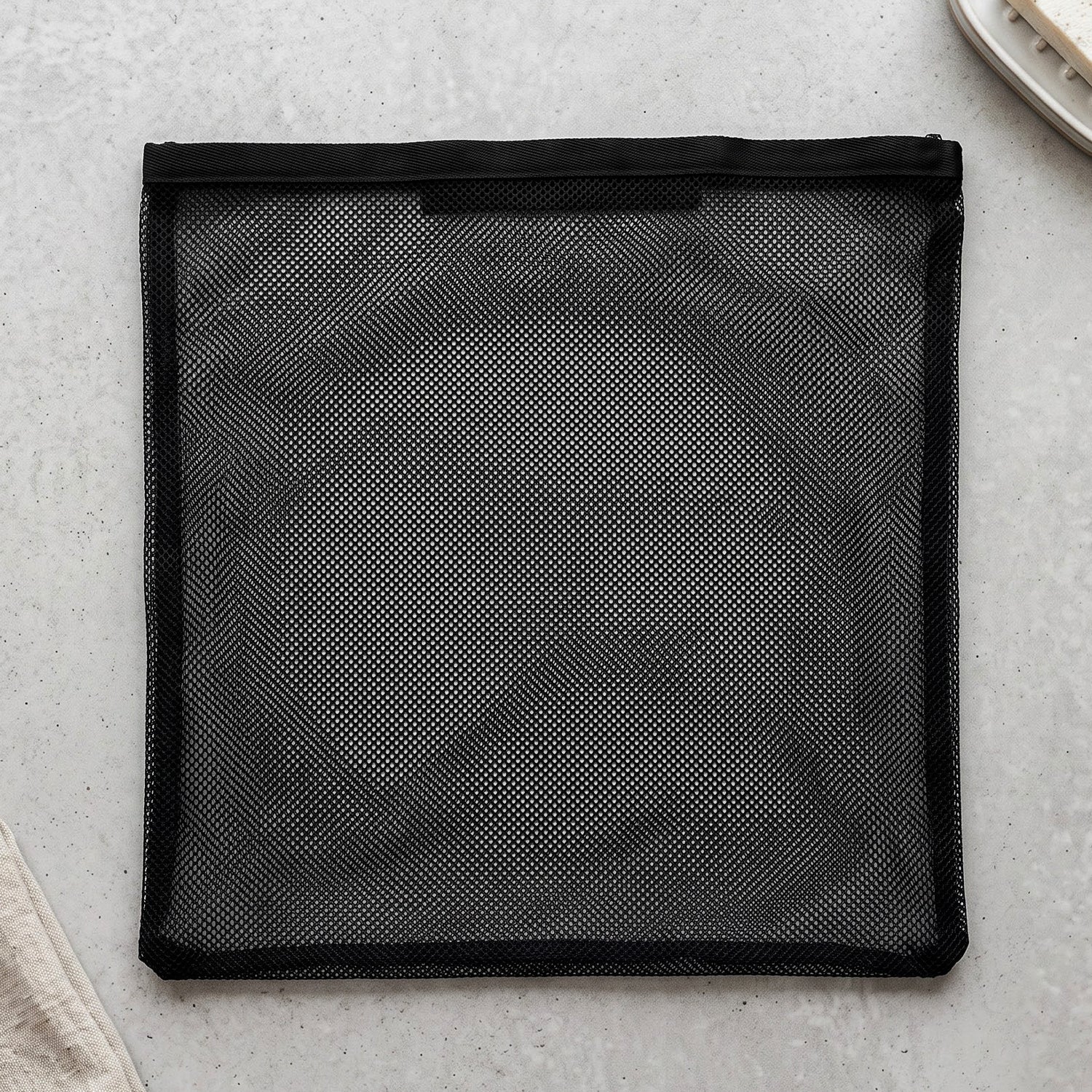 Flat mesh zipper organizer bag