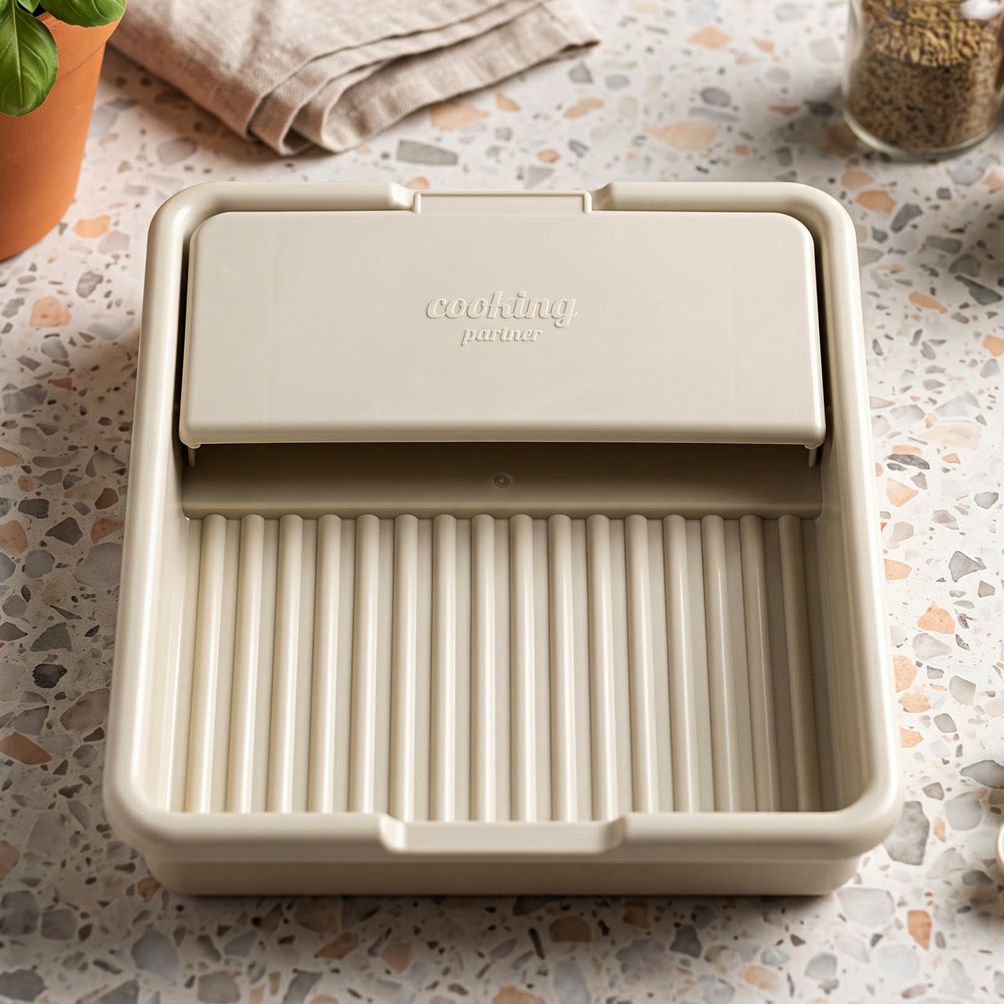 Plastic pot lid and cooking spoon holder - image 4