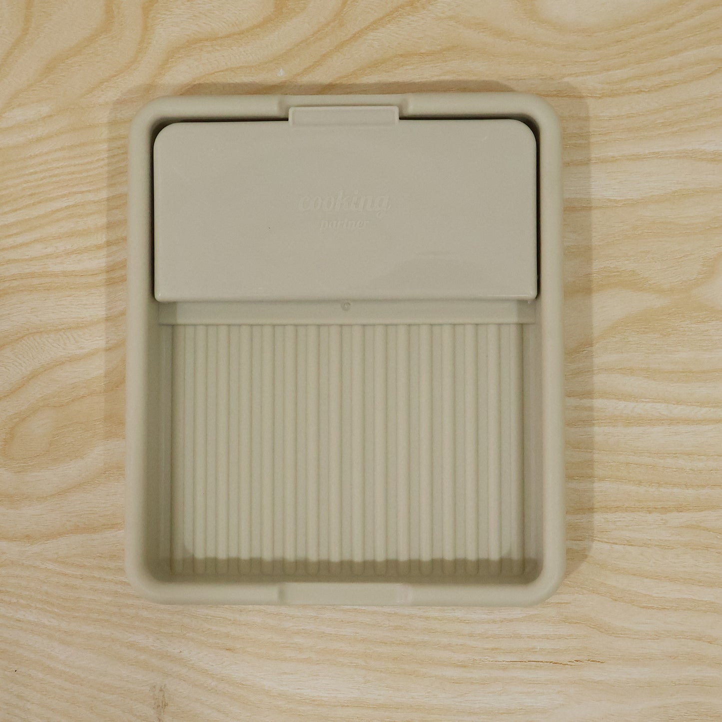 Plastic pot lid and cooking spoon holder - image 9