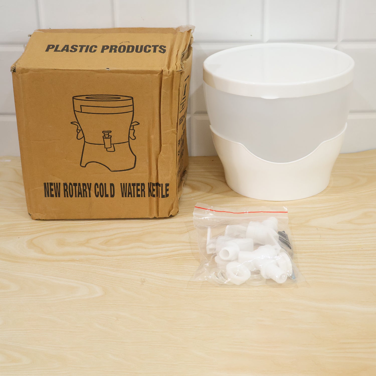 Plastic cold water storage kettle live product image