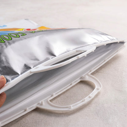 Foldable medium insulated food bag closure detail