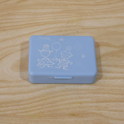 13653 plastic pill organizer box size