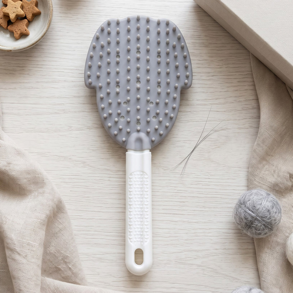 Handheld pet grooming brush close view