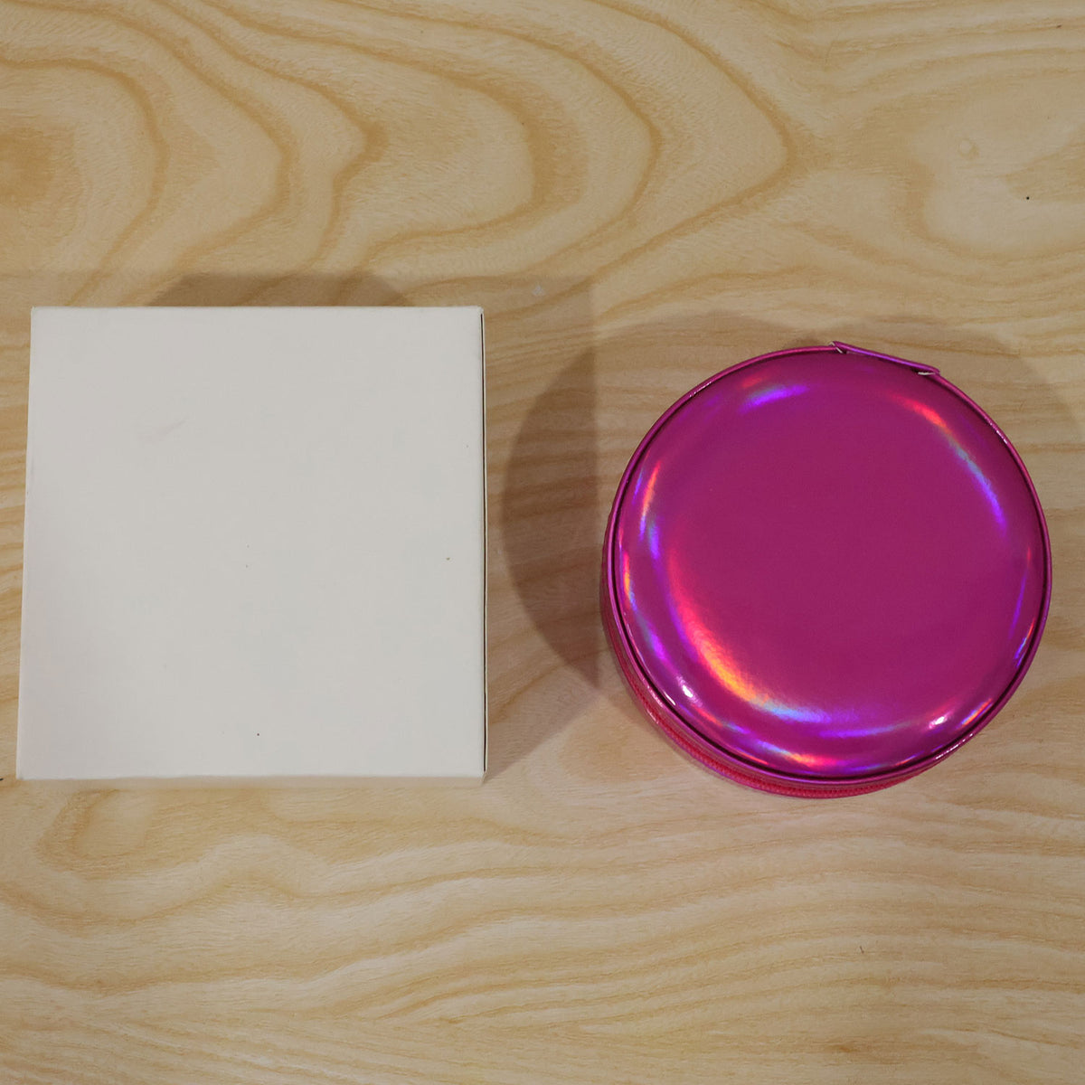 Actual round jewellery organizer box with white packaging box