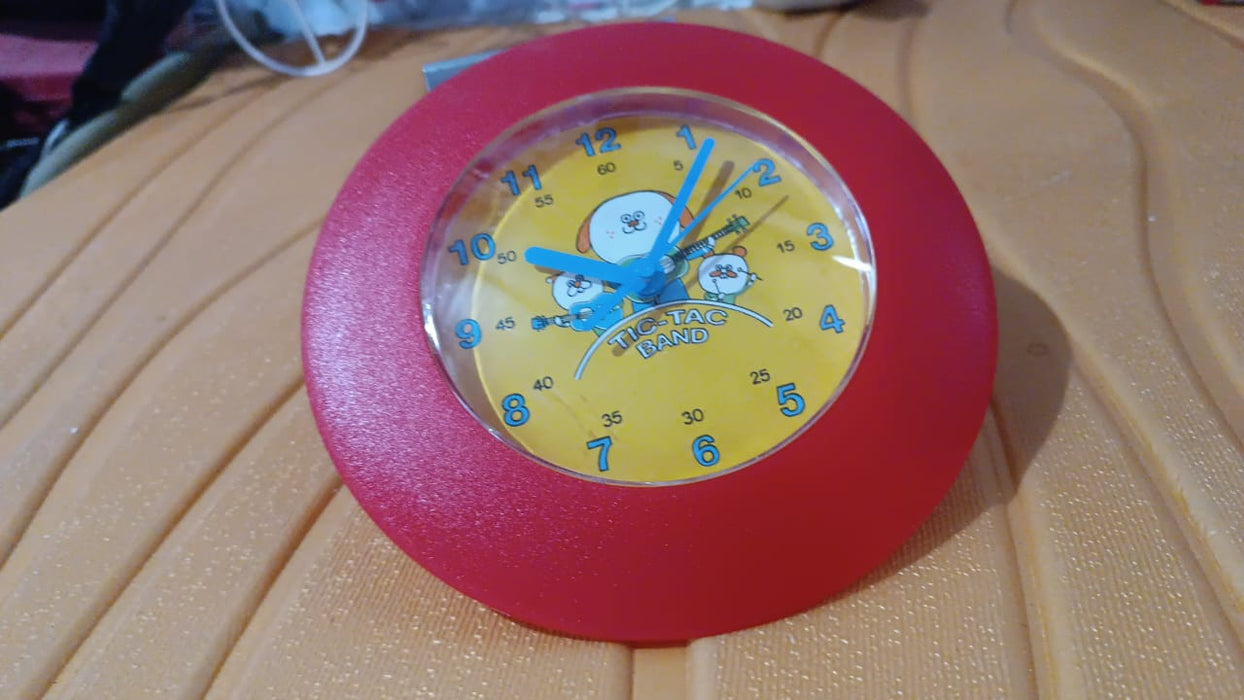 Vintage-Inspired Alarm Clock – A Timeless Addition to Your Space