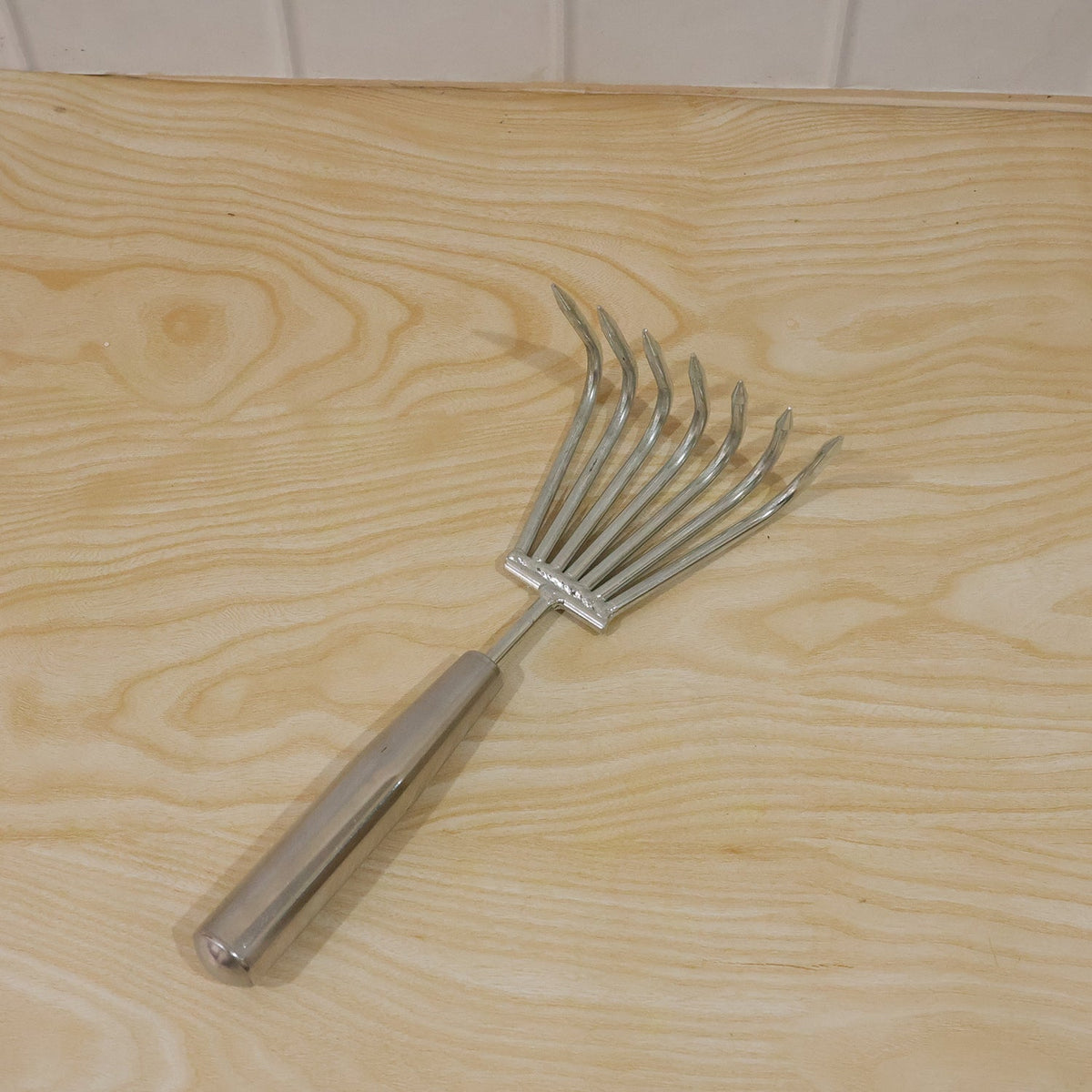 17087_ss_garden_hand_rake_cultivator_1pc raw-camera