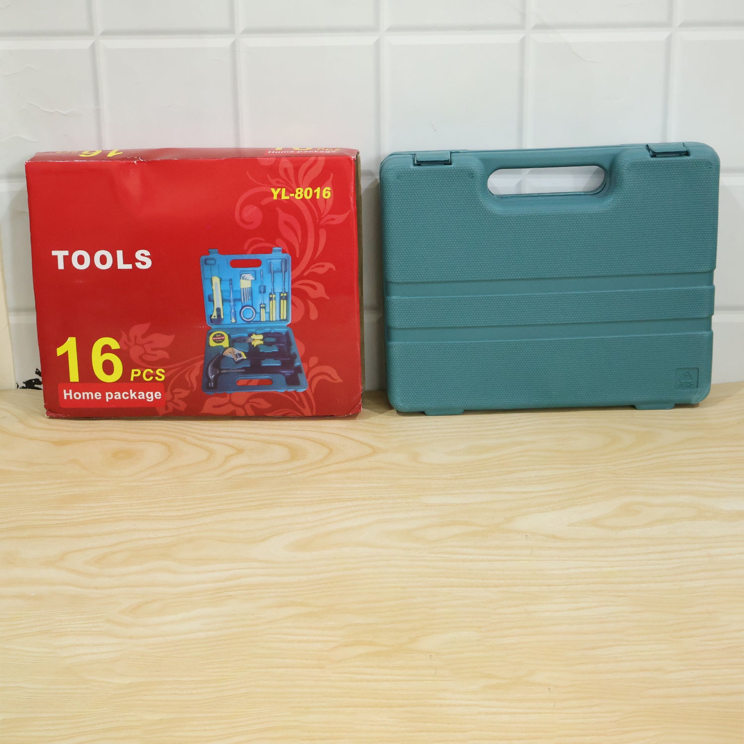 16 piece hand tool kit live photo