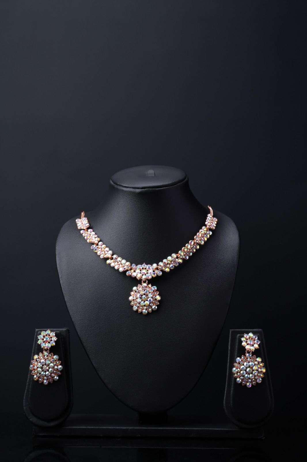 Designer Fashionable Earring And Necklace Set For Women