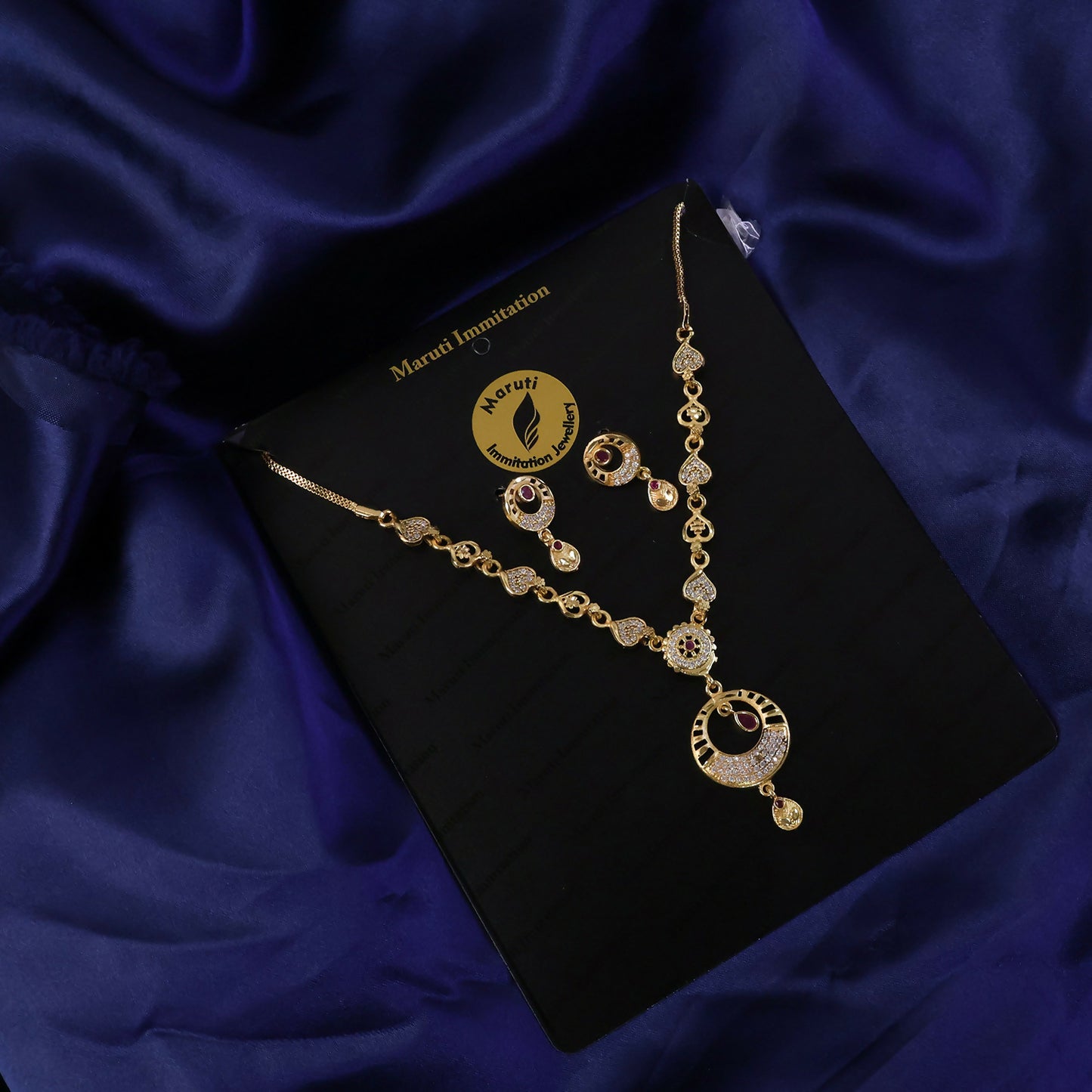 Vintage Royal Inspired Necklace Set with Traditional Statement Design