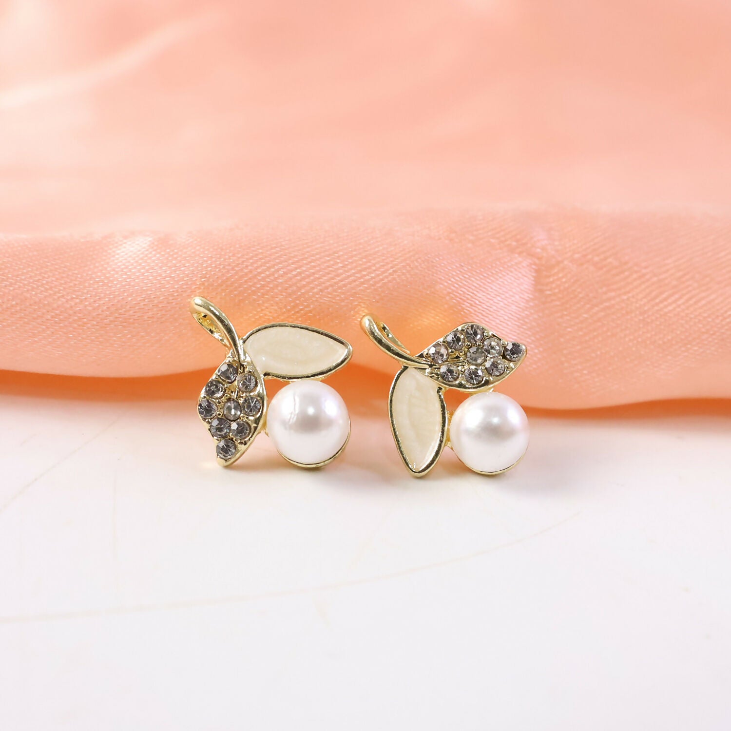 Pearl & Crystal Leaf Stud Earrings – Elegant Korean Style Jewelry