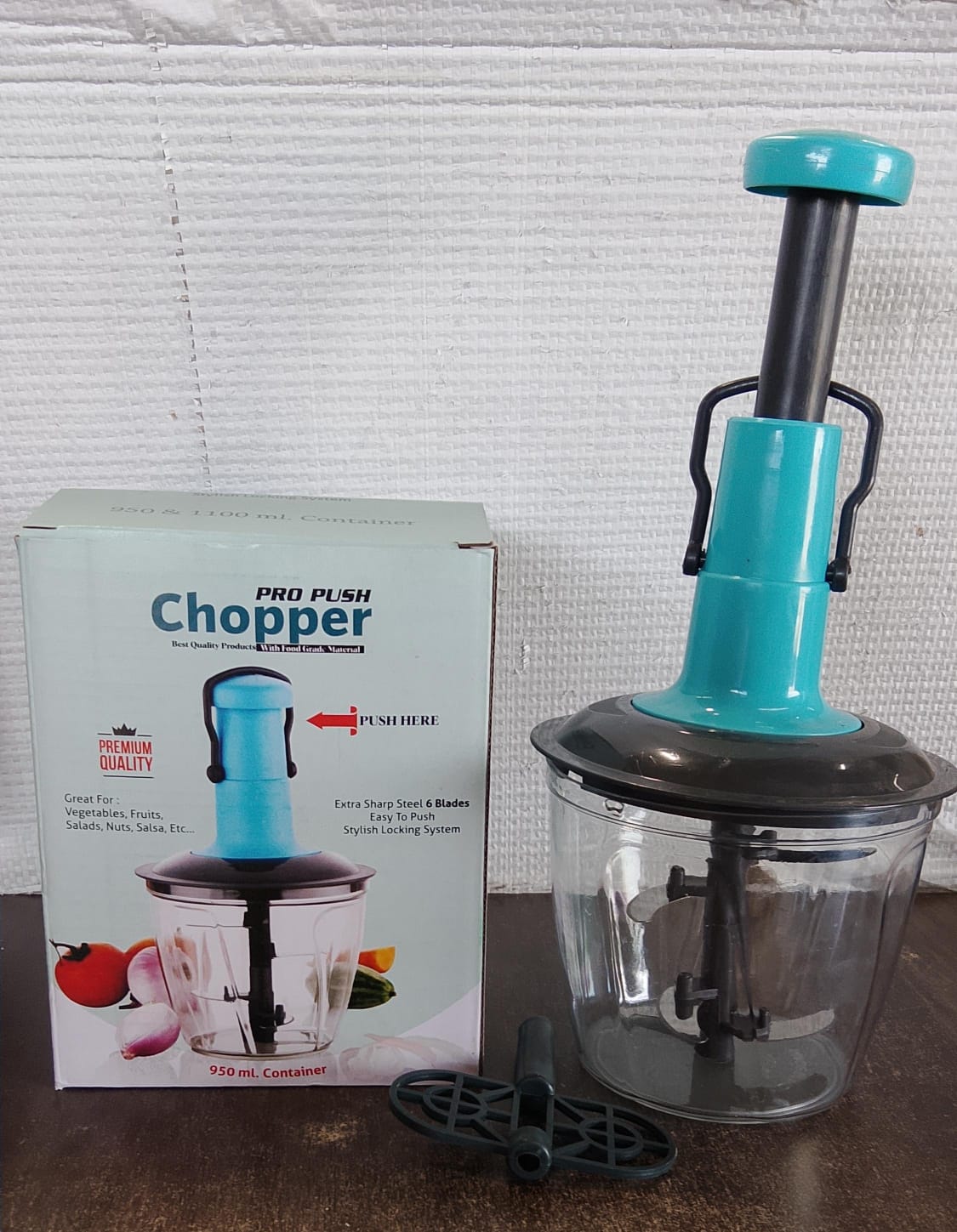 Compact 950ML vegetable chopper in mixed color