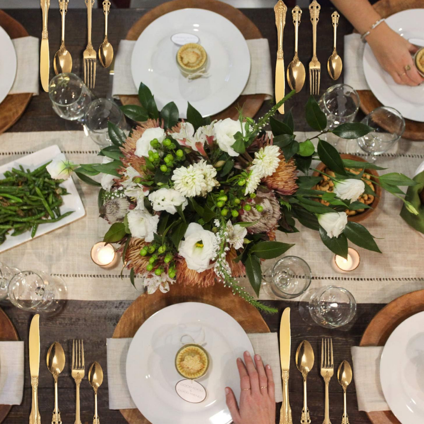 Premium Cutlery Set 24 Pcs with Oval Shaped Stand | Beautiful Stylish Oval Designed Cutlery Sets, Egg-Shaped Luxury Spoon Holder Set  (Golden / 24 pcs set)