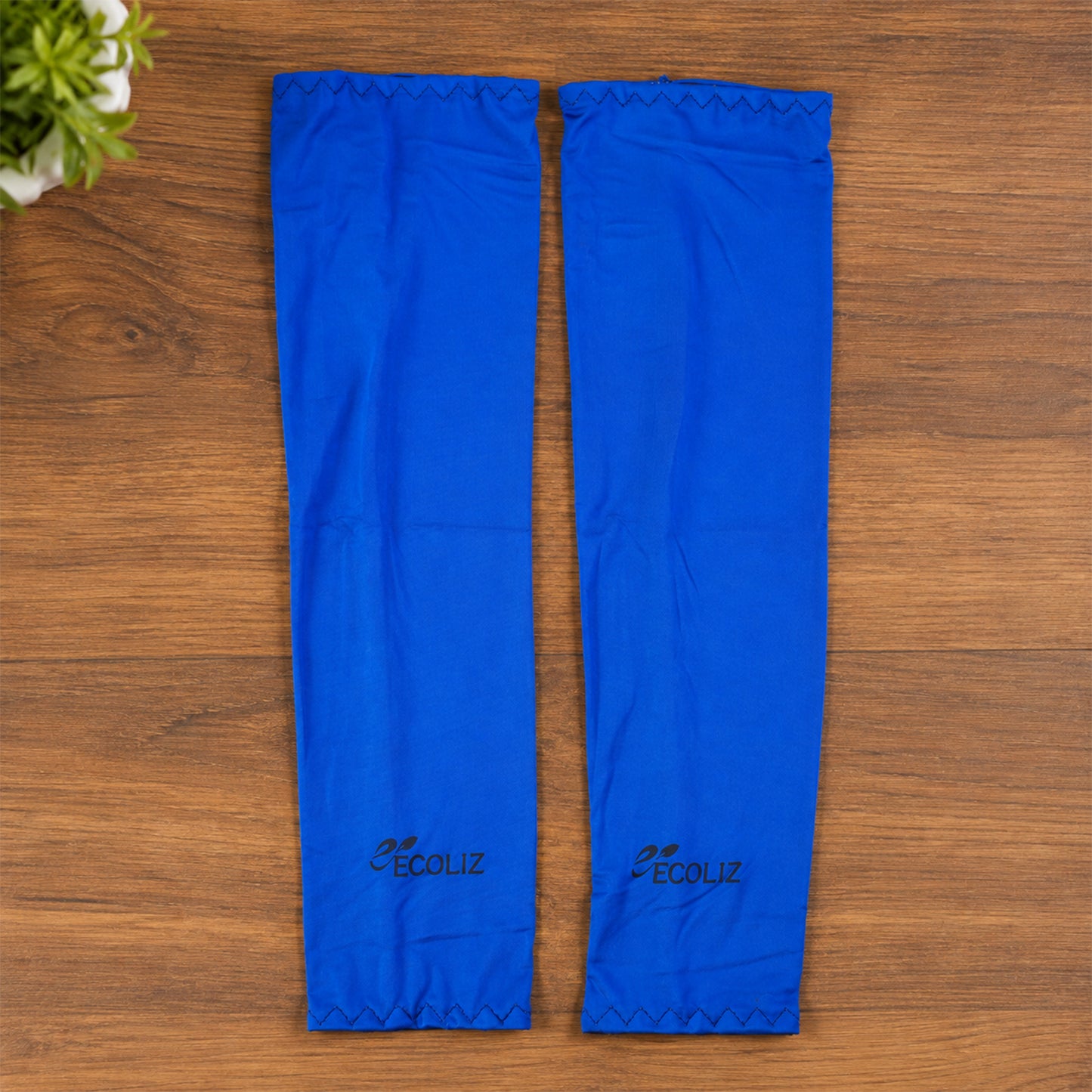 Protective arm sleeves product pair