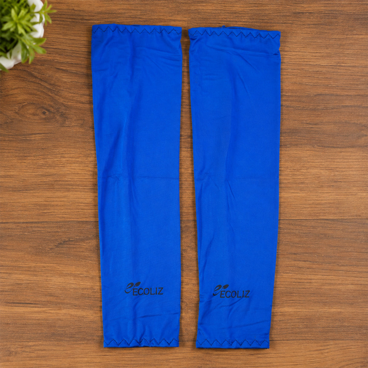 Protective arm sleeves product pair
