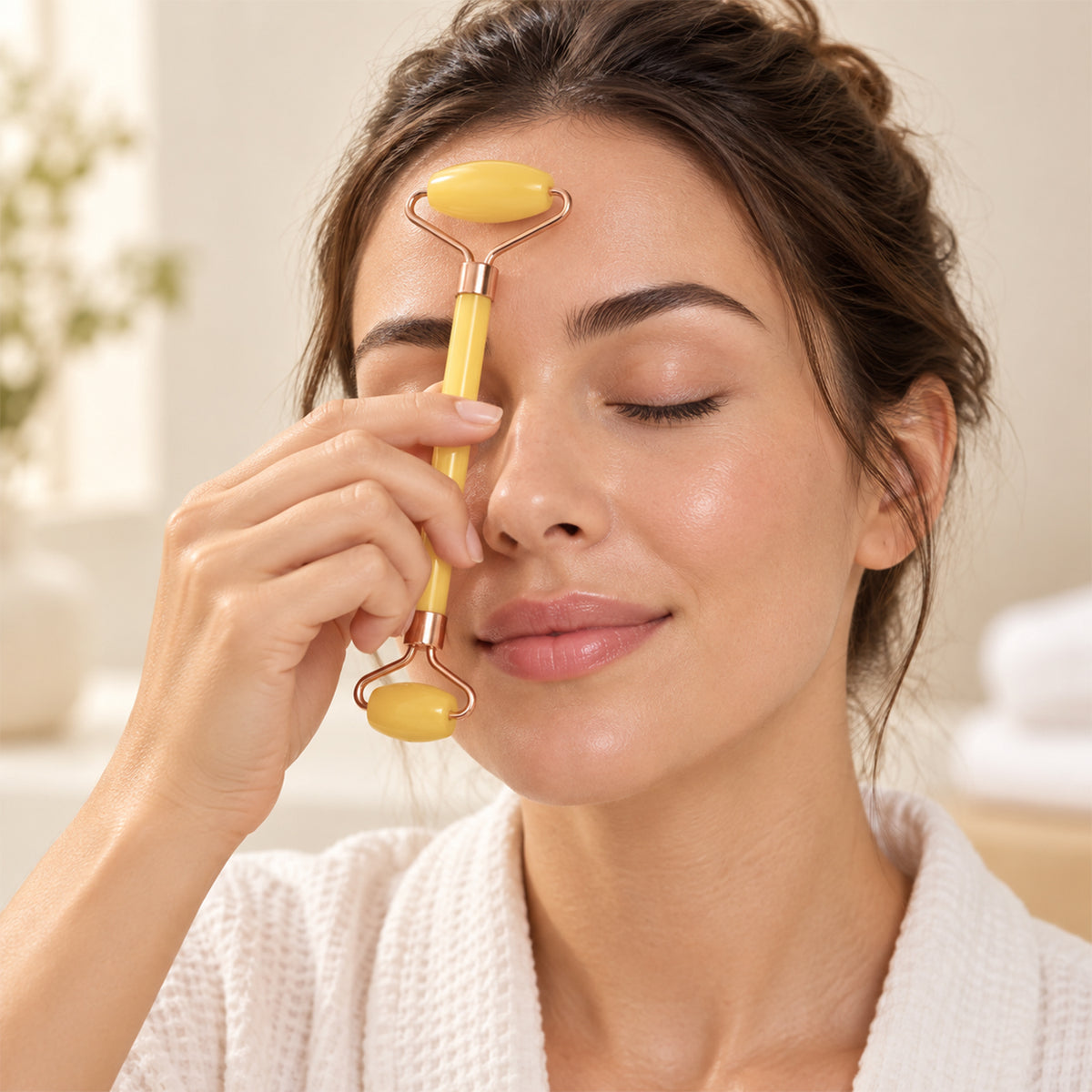 Facial roller forehead massage