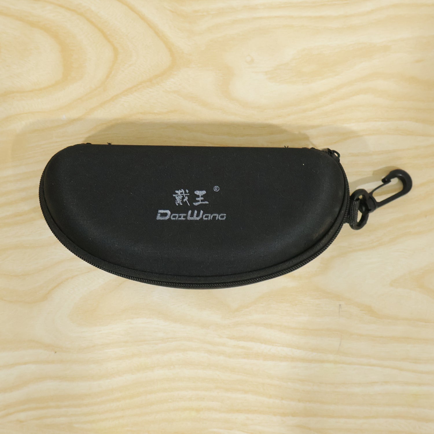 Hard shell sunglasses case live photo