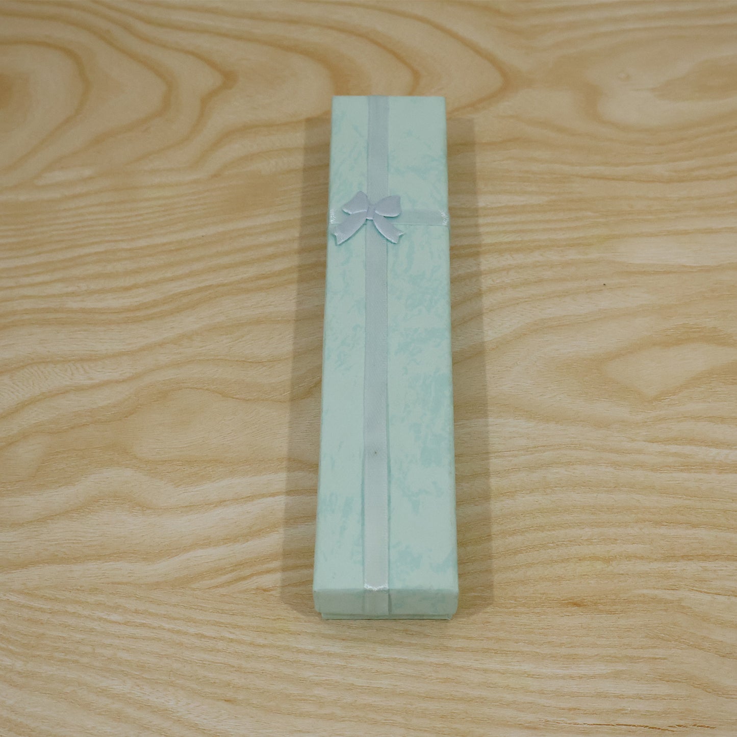 Actual loose paper gift box live photo