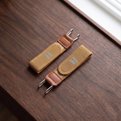 Buckleless elastic waist belt hooks 2-piece product view