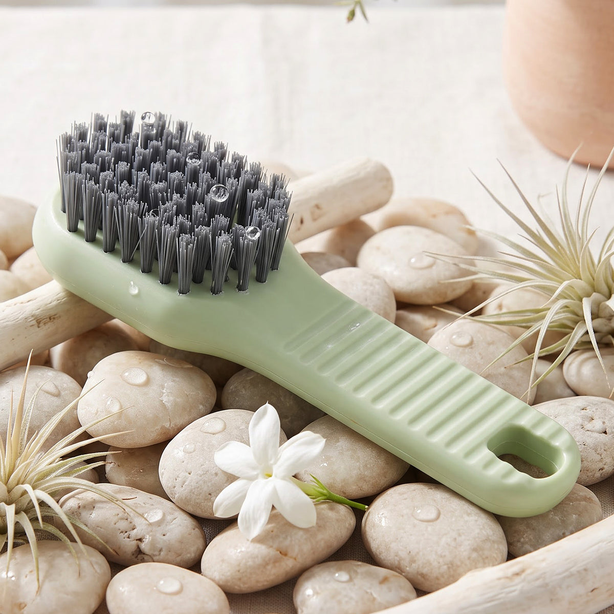 Cleaning brush bristle and handle view