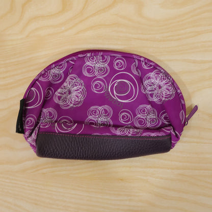 Cosmetic pouch travel use