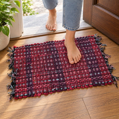 Decorative woven floor mat with fringed edges - Woven_Mat_1