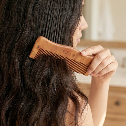 22881 wooden hair comb live use