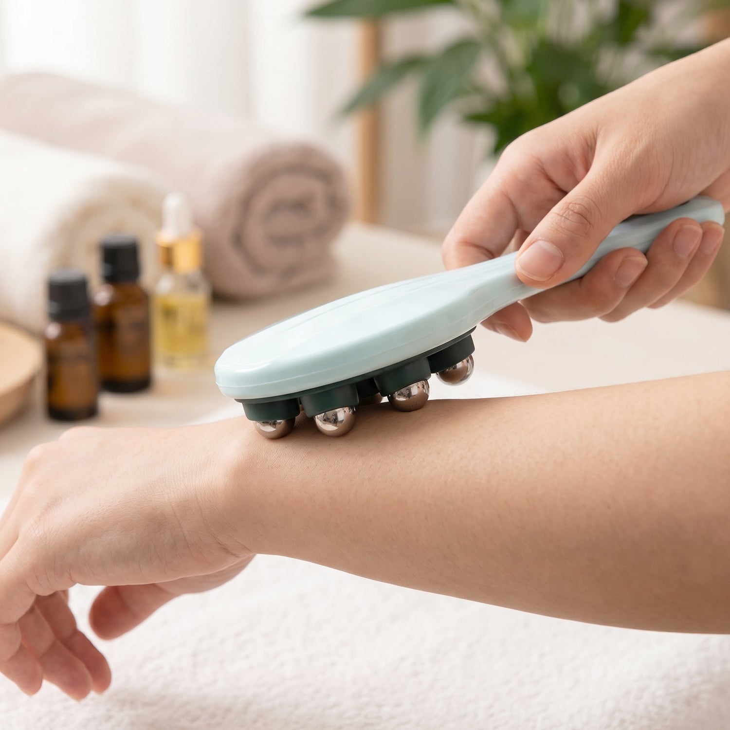 22886 handheld roller ball massager live use