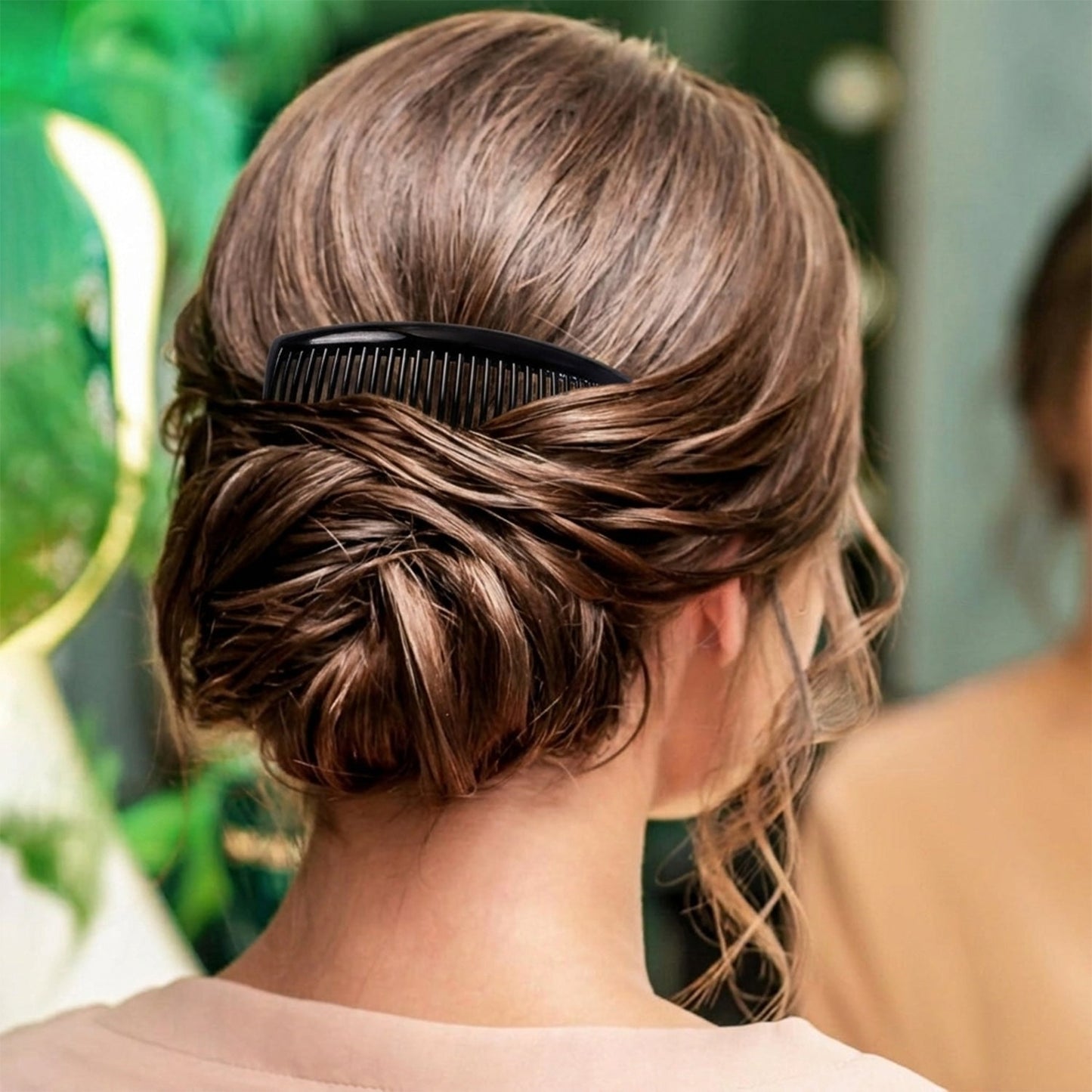 Side comb women hairstyle use