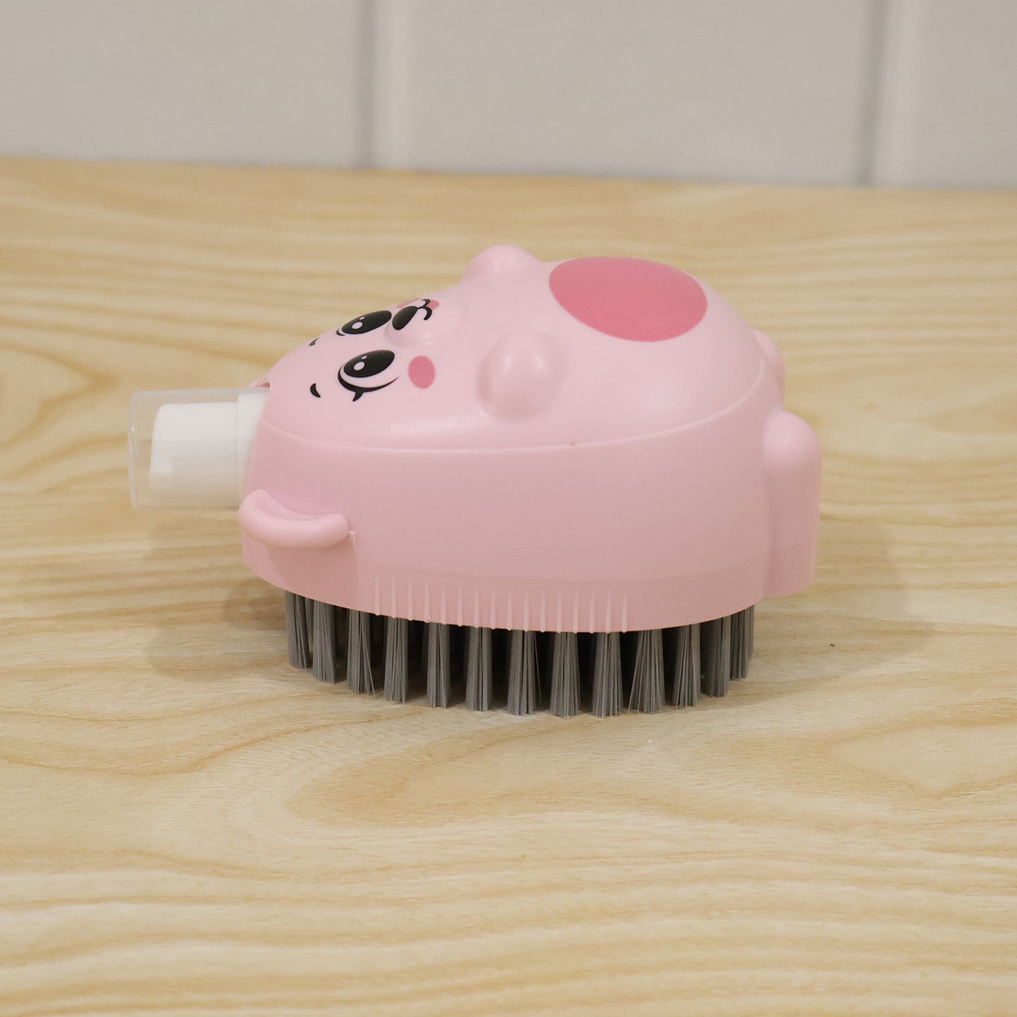 Cleaning brush live product photo