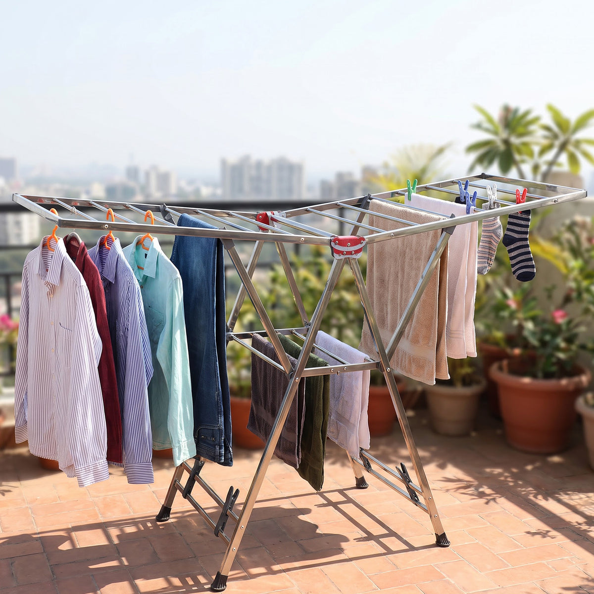 Foldable laundry drying rack with extended wings