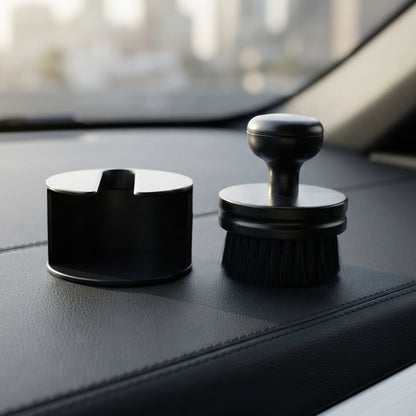 Car cleaning brush with protective cover