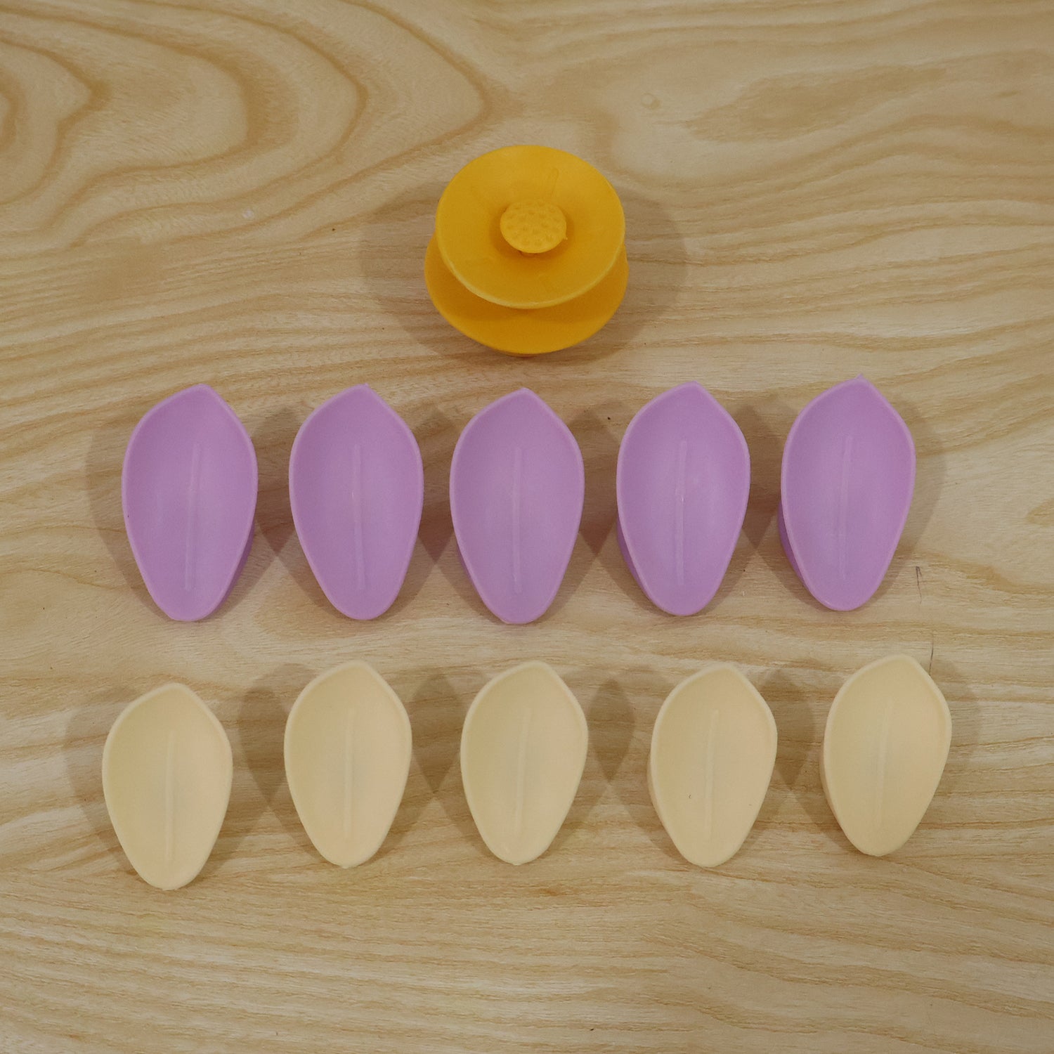 Plastic double layer flower clip live product image
