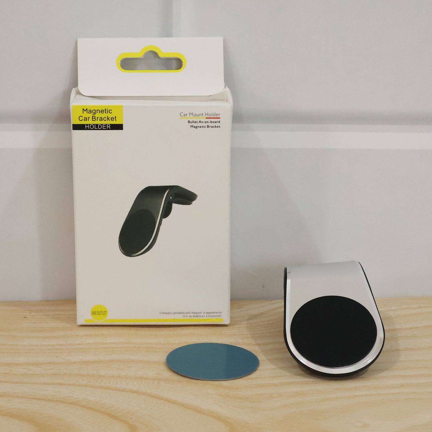 Live photo of boxed magnetic phone holder