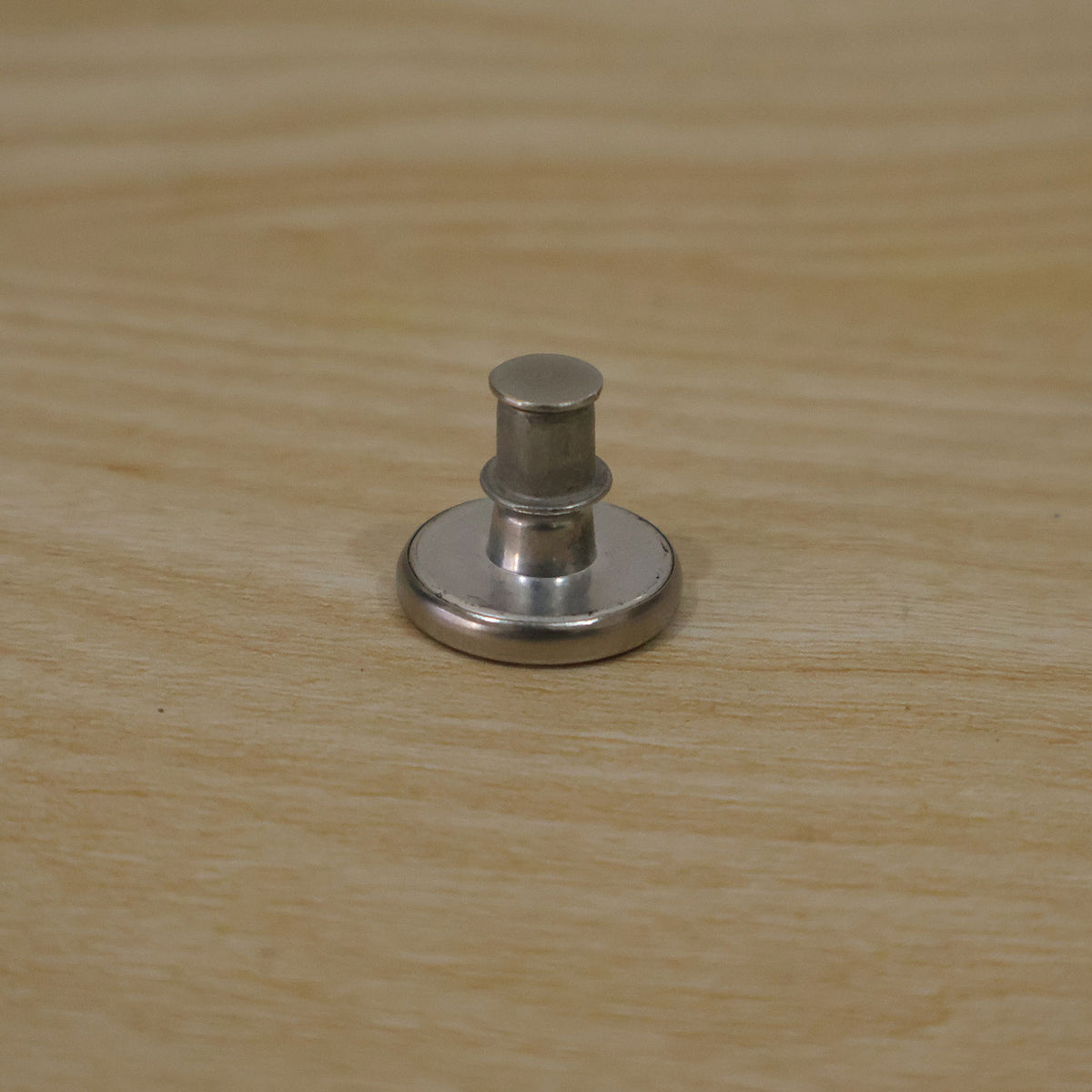 Actual photo of metal push pin button stud