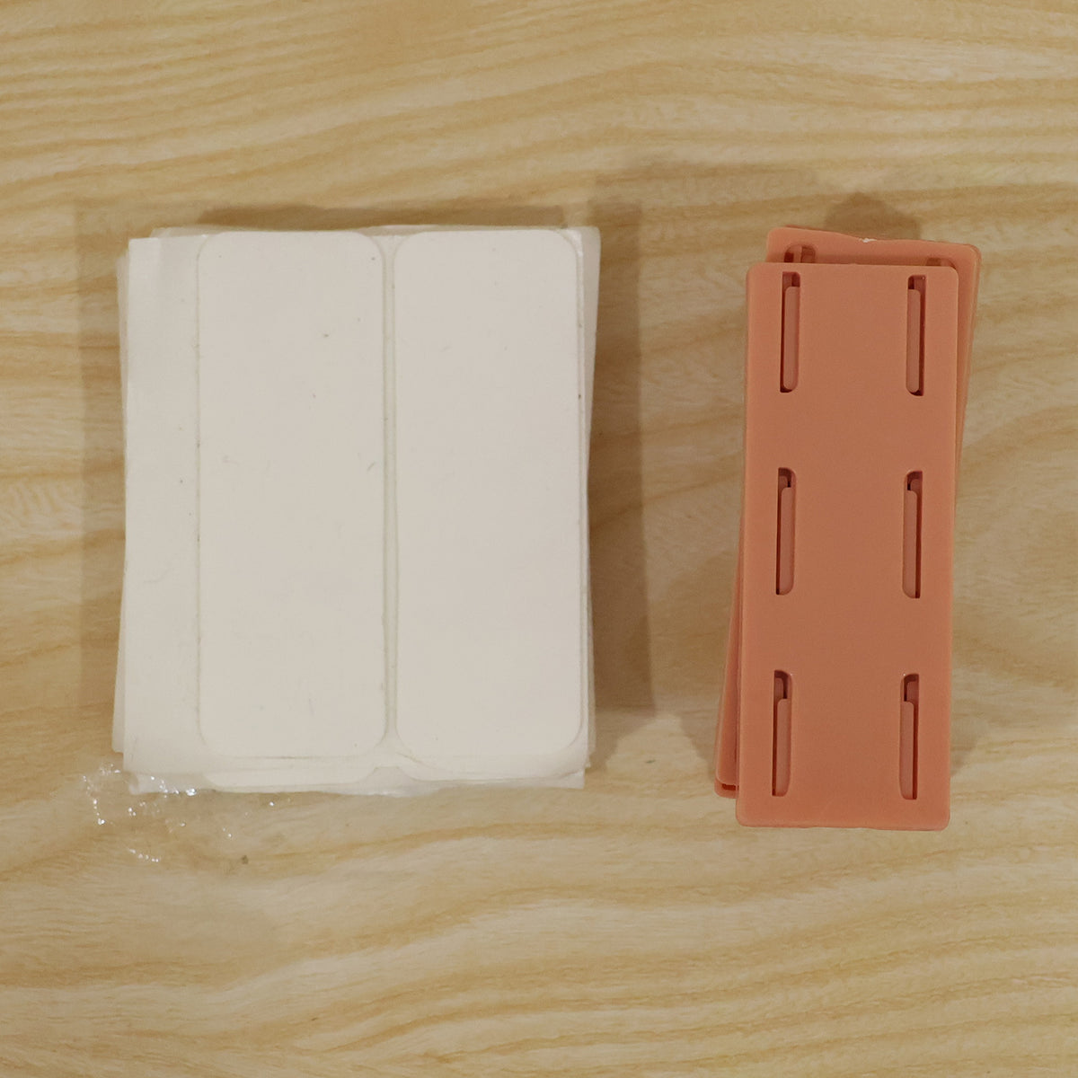 Plastic insert plate retainer clips live photo
